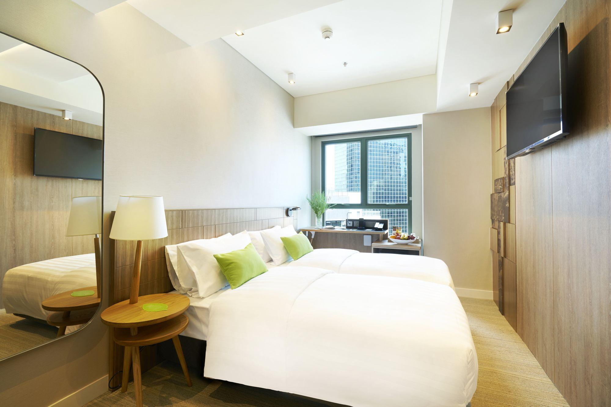 Hotel Ease Access Wan Chai Hongkong Exteriör bild