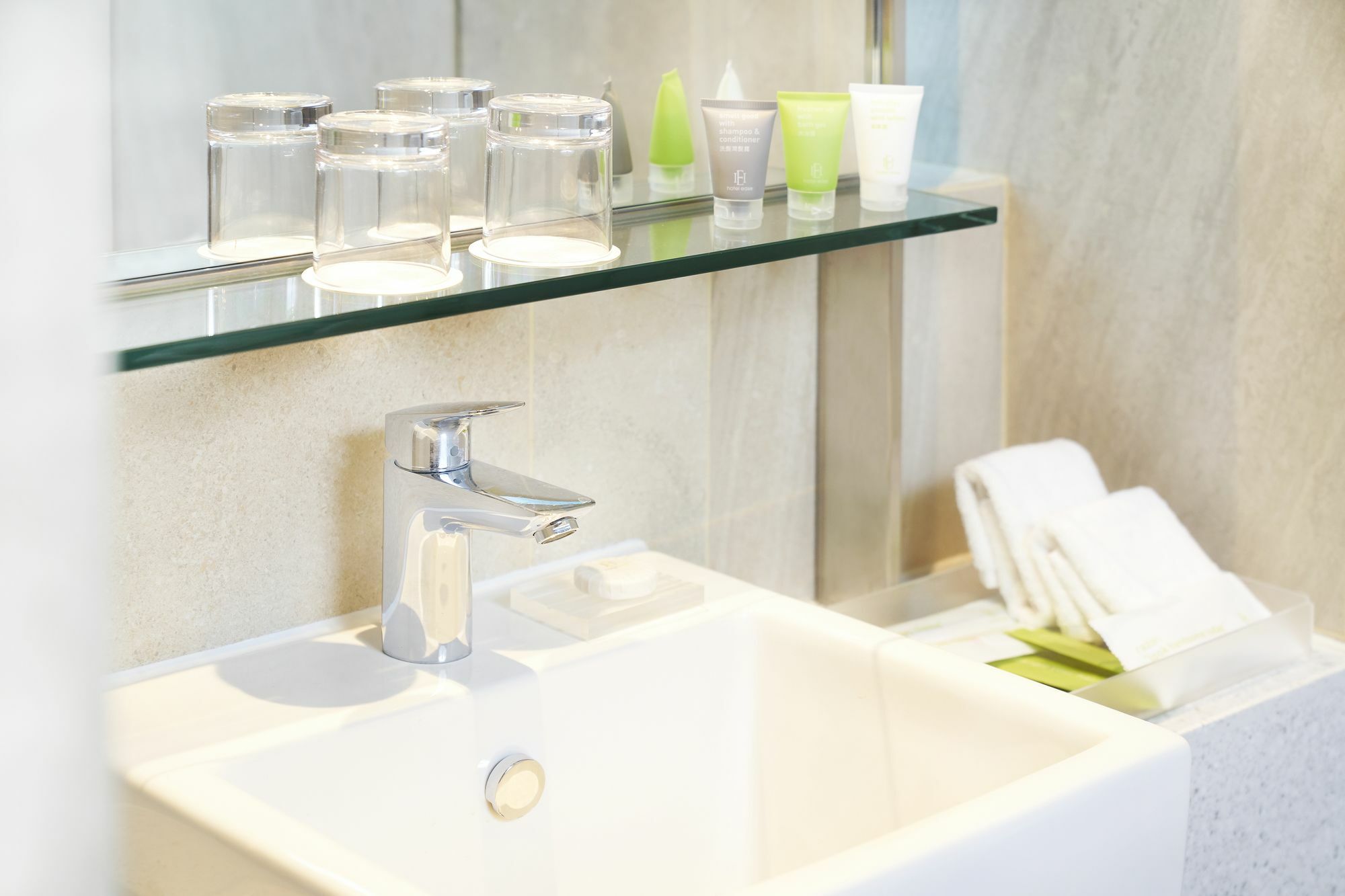Hotel Ease Access Wan Chai Hongkong Exteriör bild