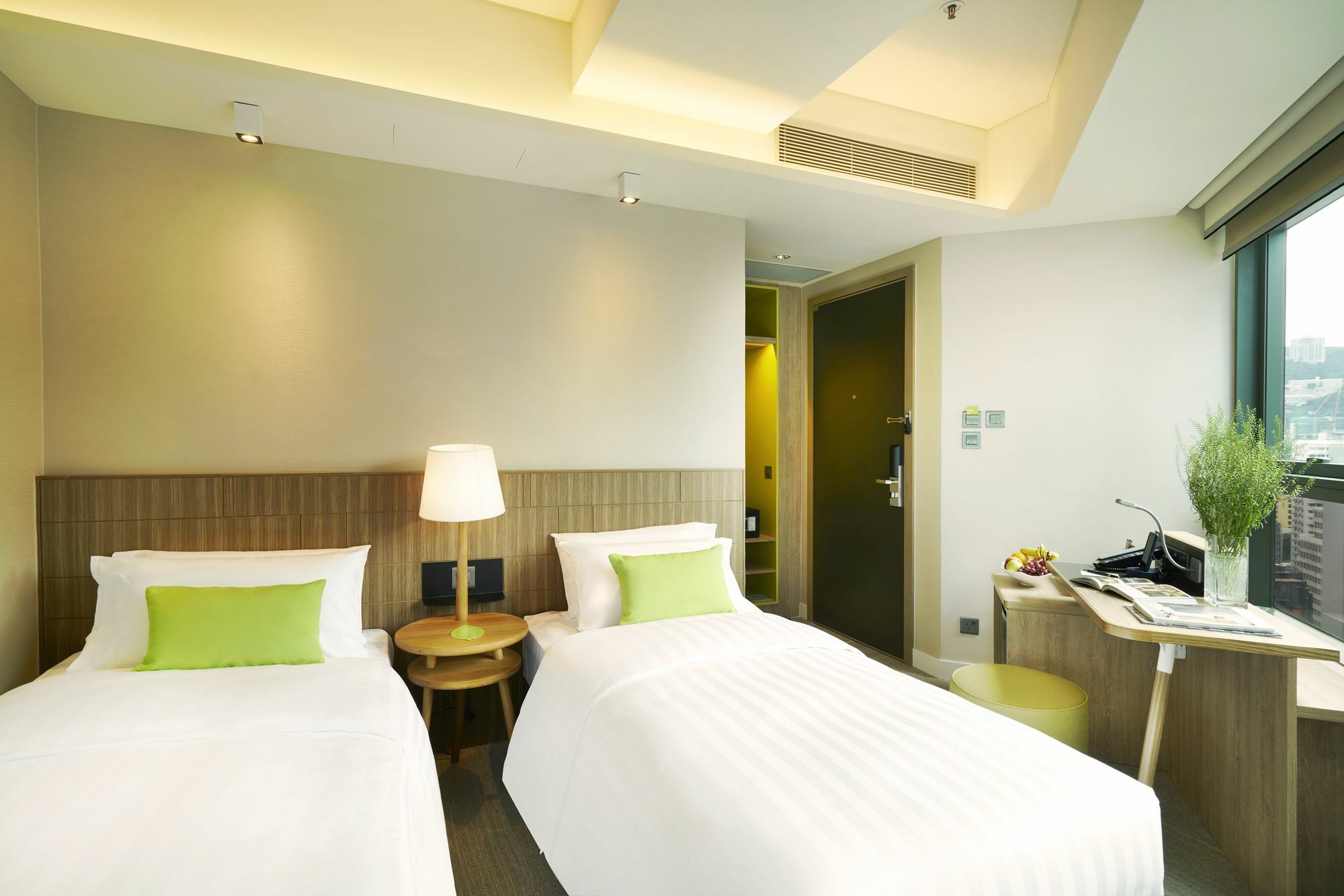 Hotel Ease Access Wan Chai Hongkong Exteriör bild